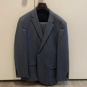 42R Light Gray Men’s Hugo Boss Suit.